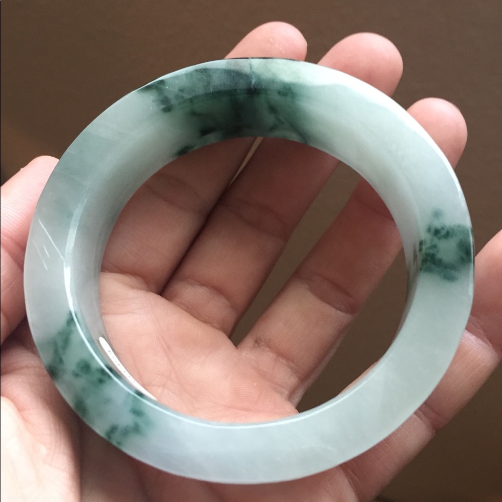 Beautiful Hand Carved Jadeite Jade Bangle 60mm